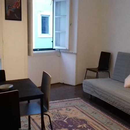 City Center | Chiado Typical Small Flat Лиссабон Экстерьер фото